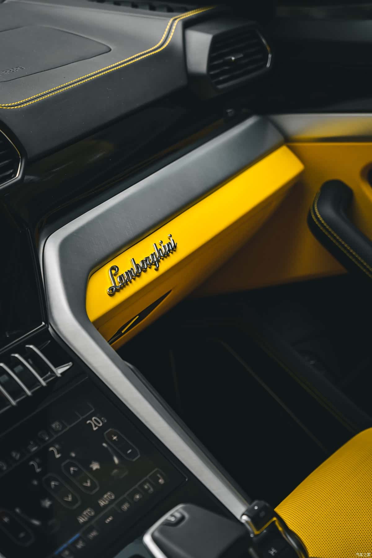Lamborghini Urus, 2020 8