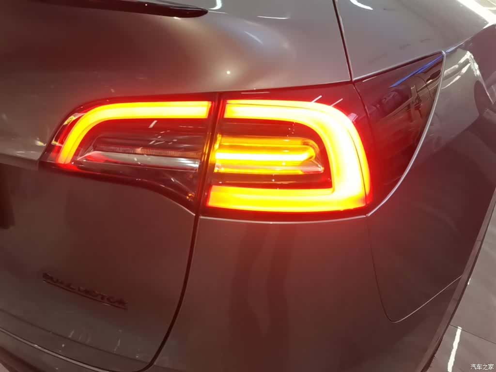 Tesla Model Y, 2024 8