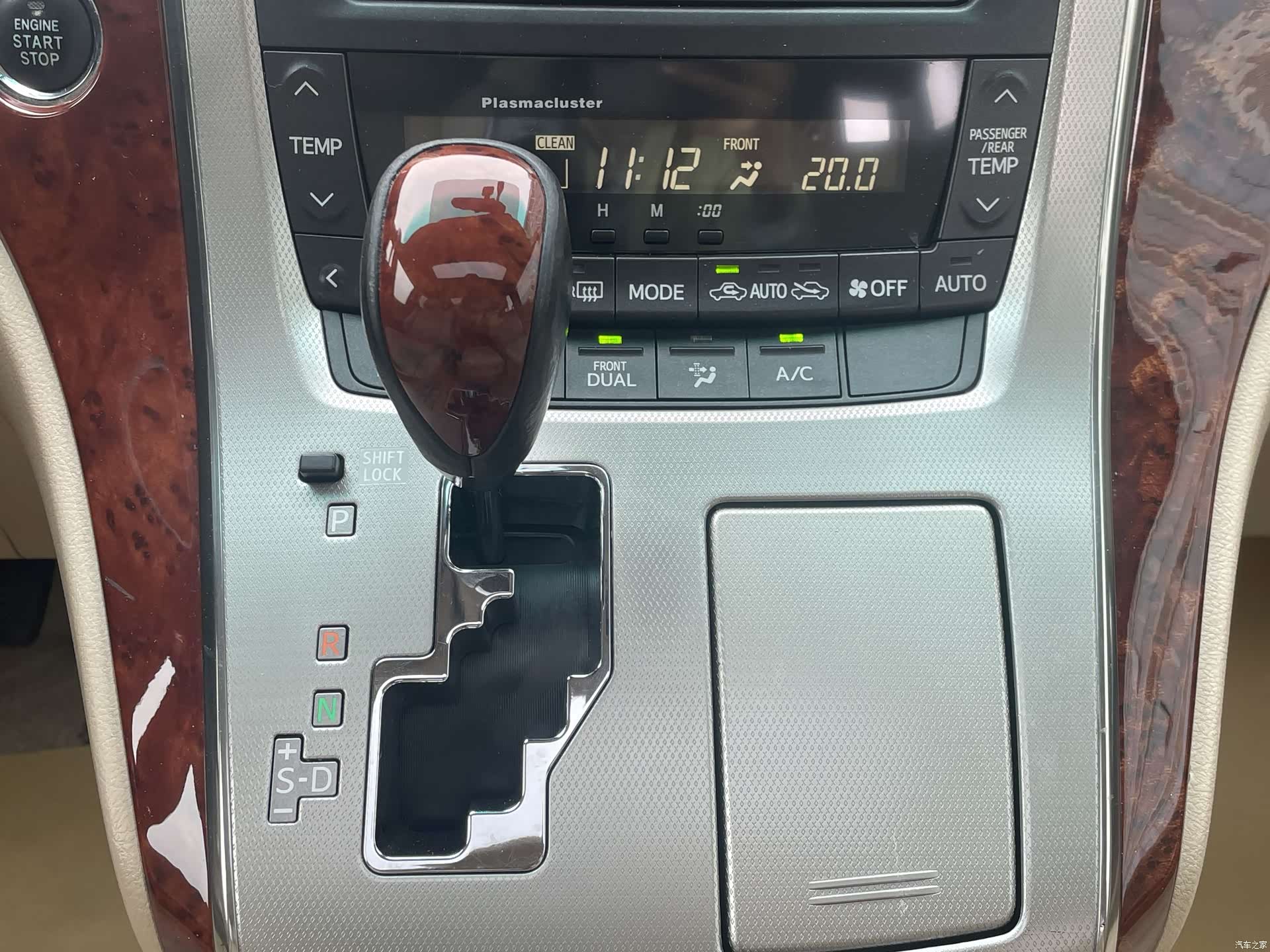 Toyota Alphard, 2011 13