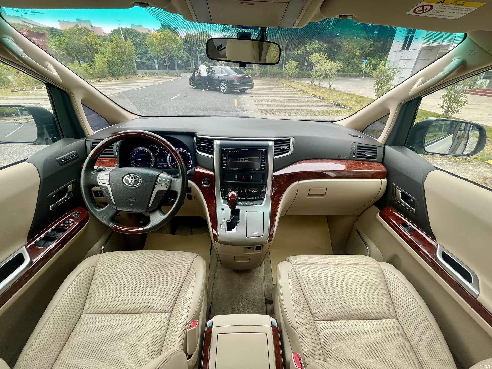 Toyota Alphard, 2011 15