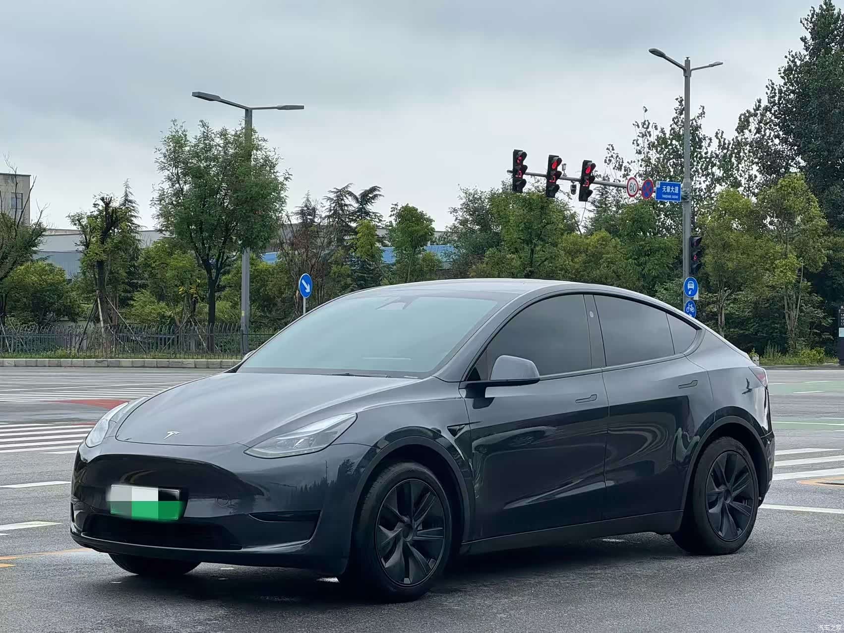 Tesla Model Y, 2024 1