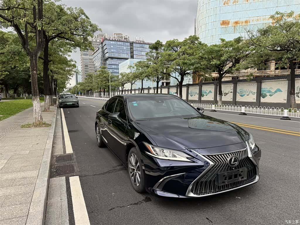 Lexus ES, 2019 25