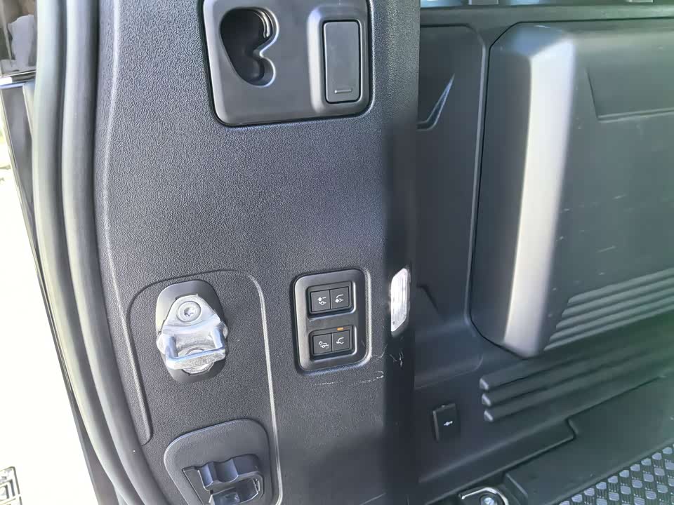Land Rover guard