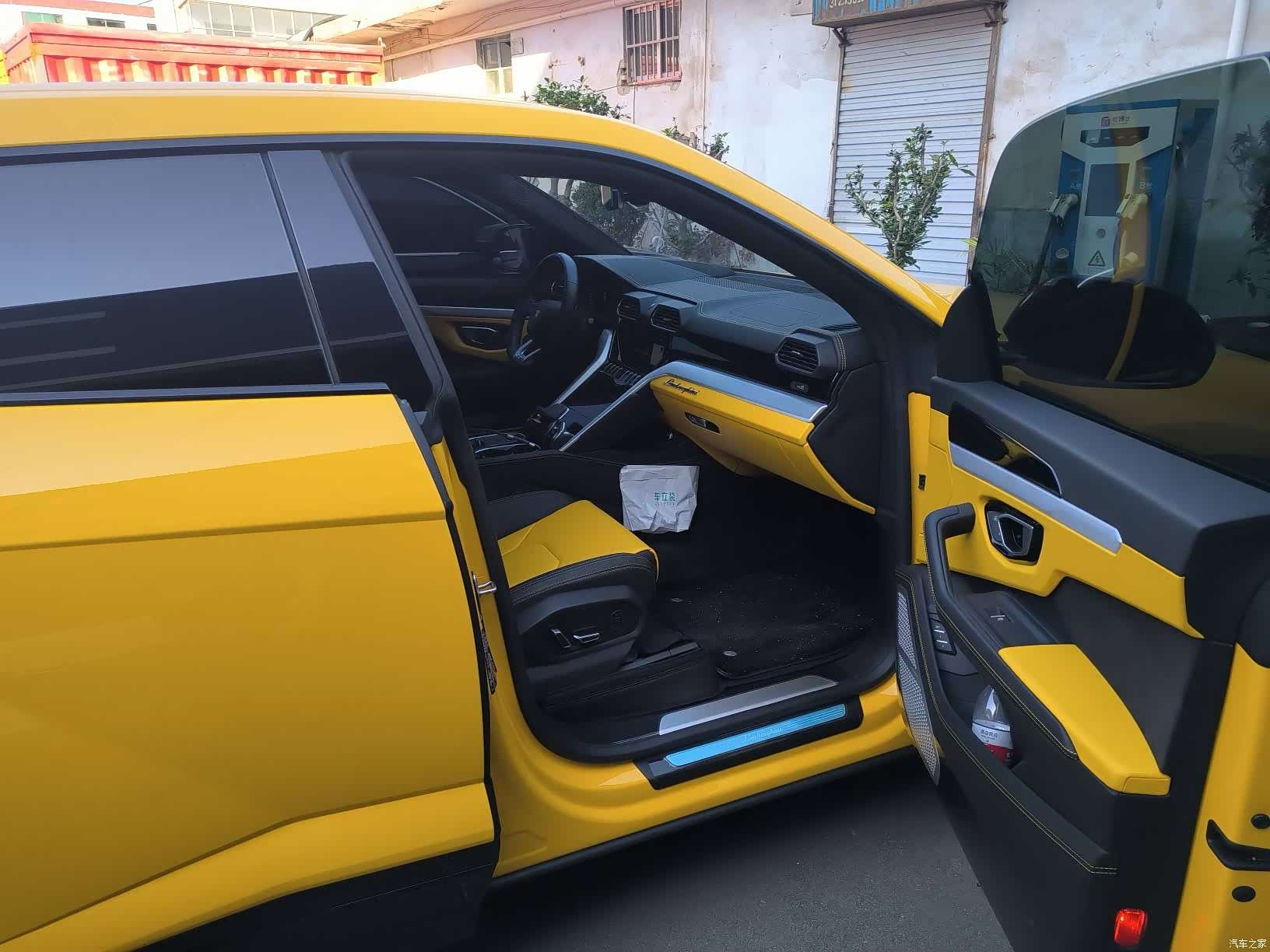 Lamborghini Urus, 2023 15