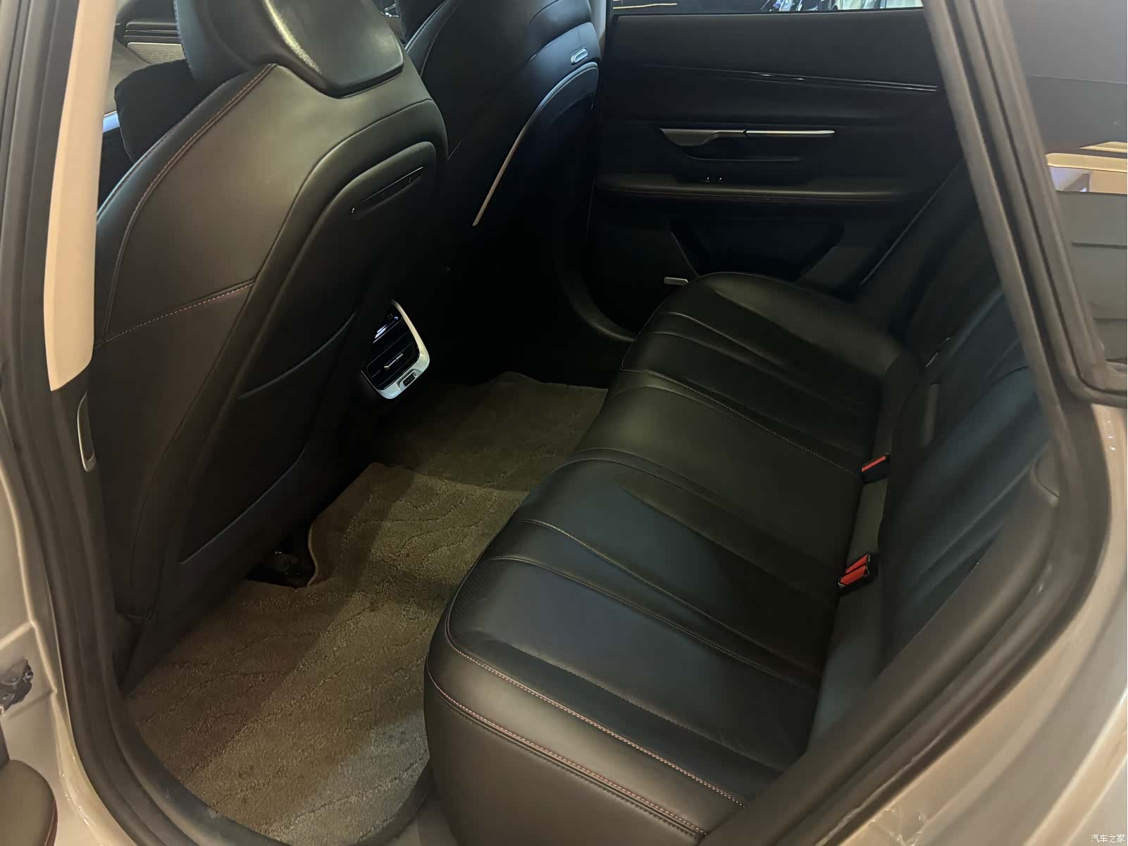 Xpeng P7, 2022 9
