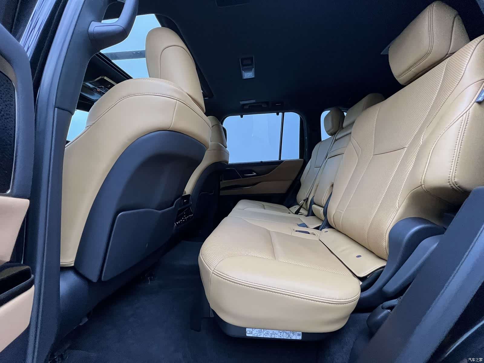 Lexus LX, 2023 4
