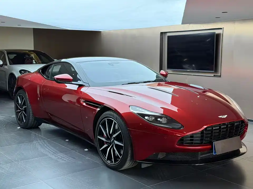 Aston Martin DB11