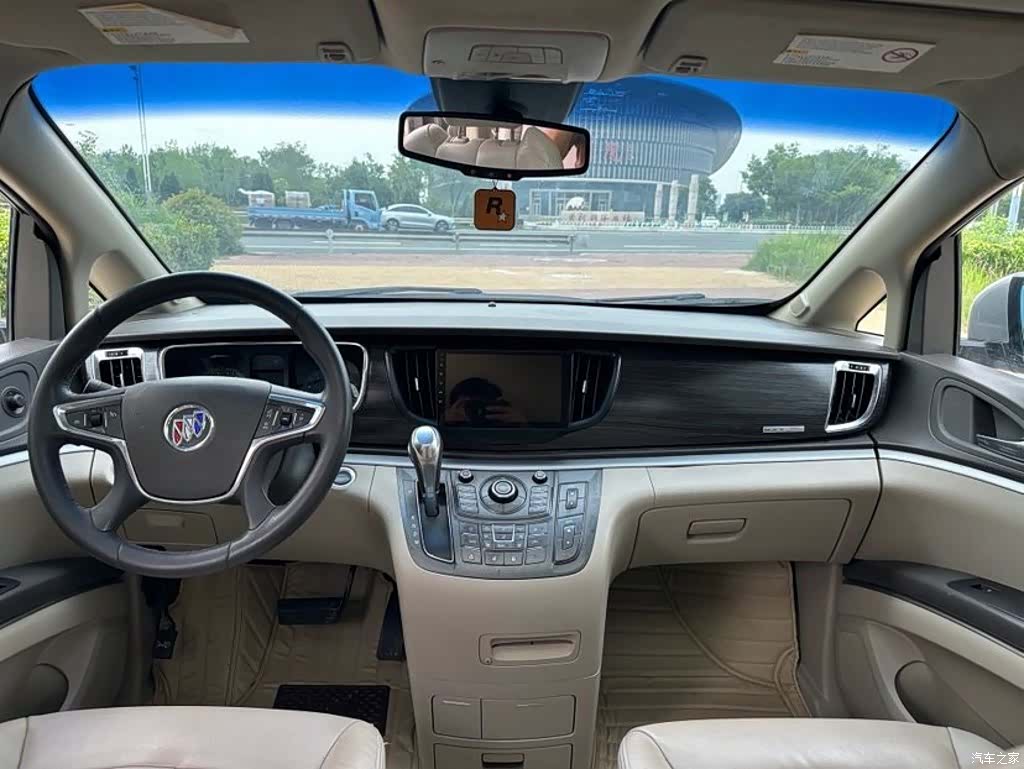Buick GL8, 2012 9