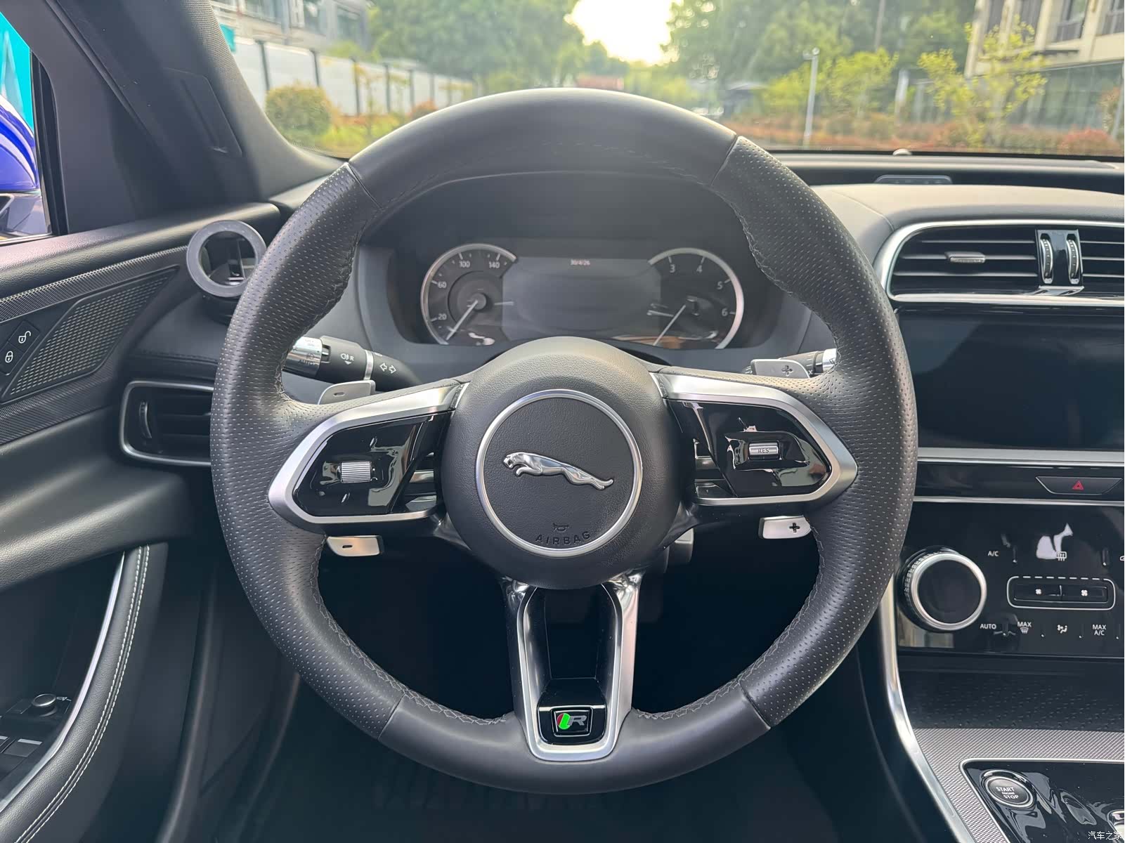 Land Rover XEL, 2021 12