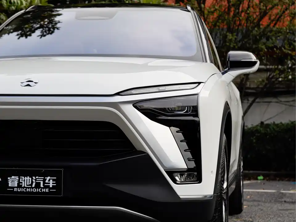NIO ES8