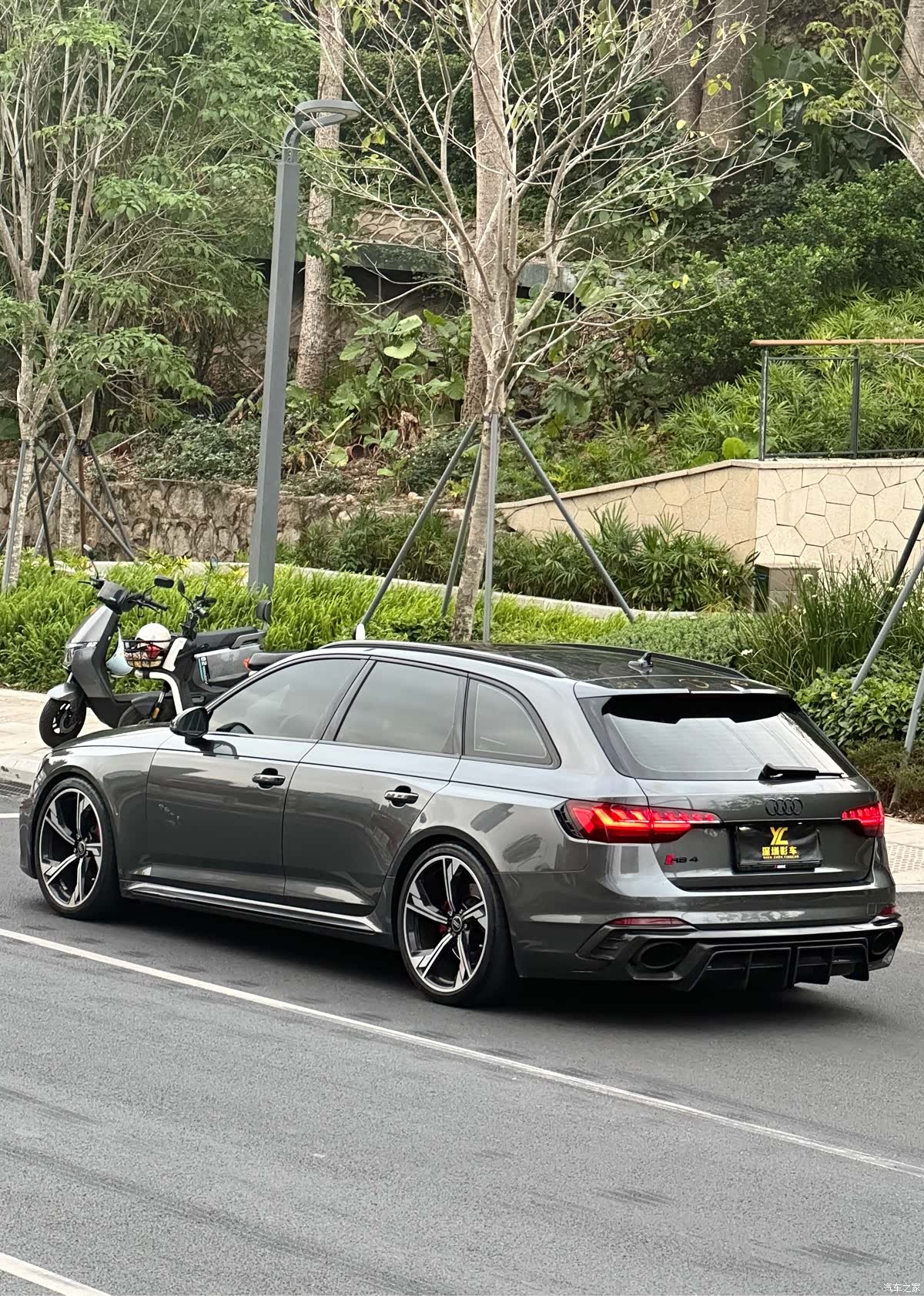 Audi RS4, 2023 3