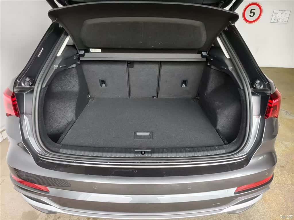 Audi Q3, 2023 13