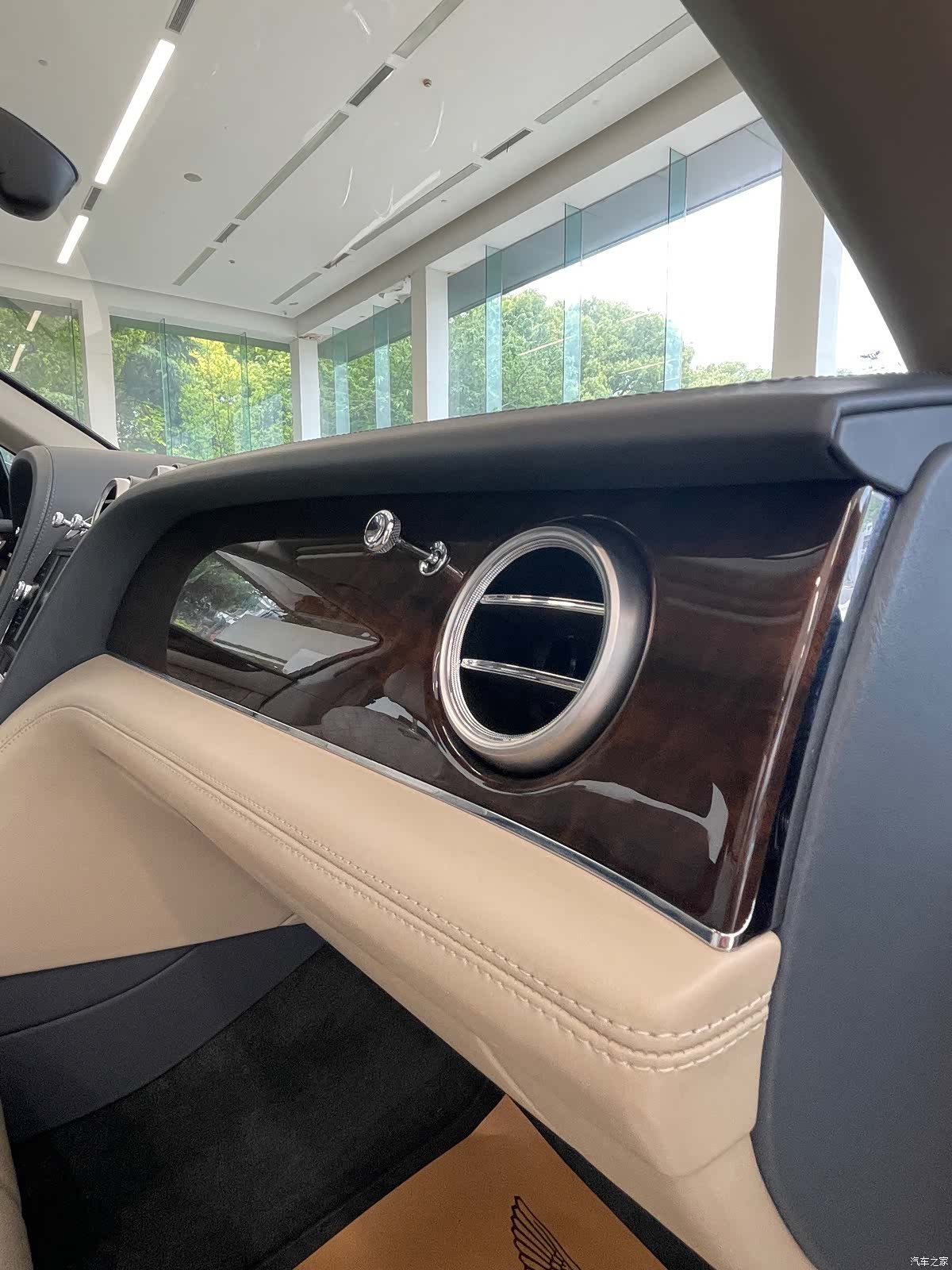 Bentley Bentayga, 2017 17