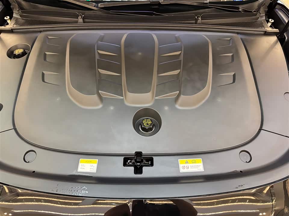 VOYAH Lantu chasing light