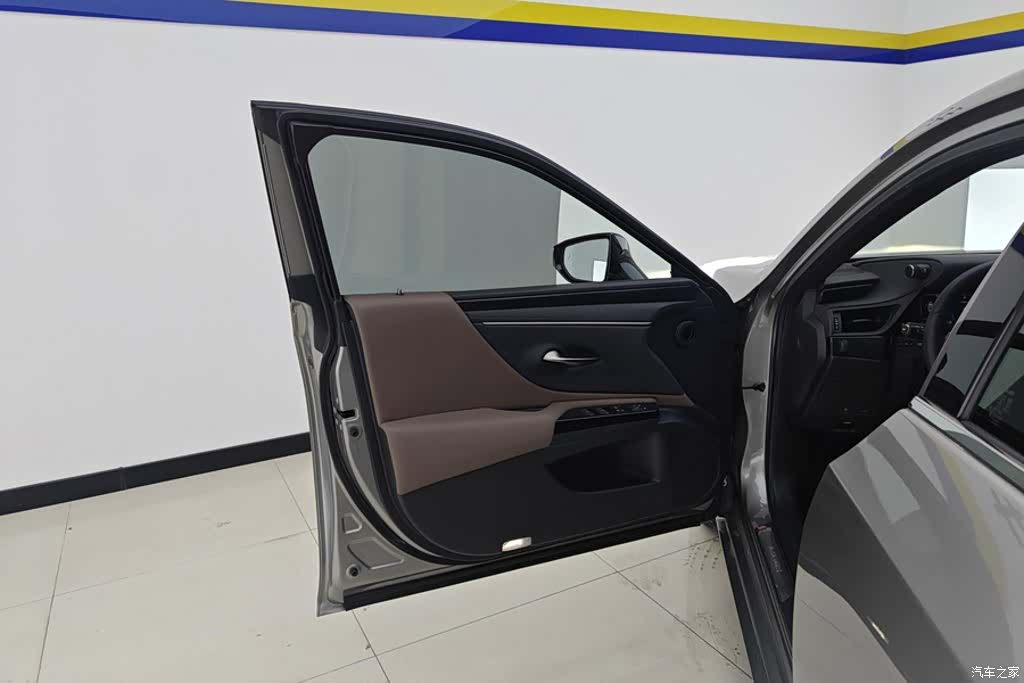Lexus ES, 2023 7