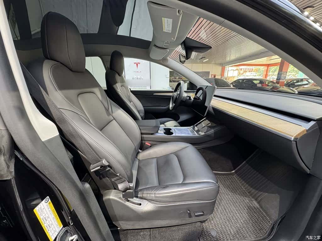 Tesla Model Y, 2022 25