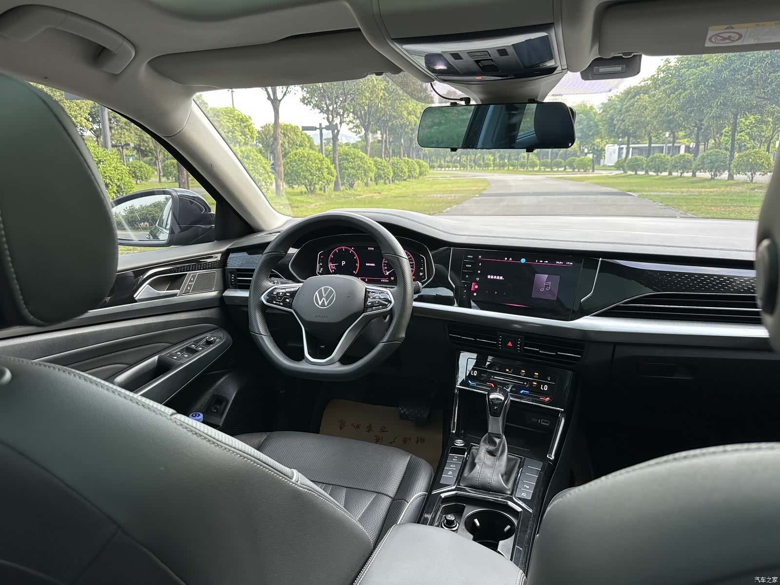 Volkswagen Passat, 2023 13