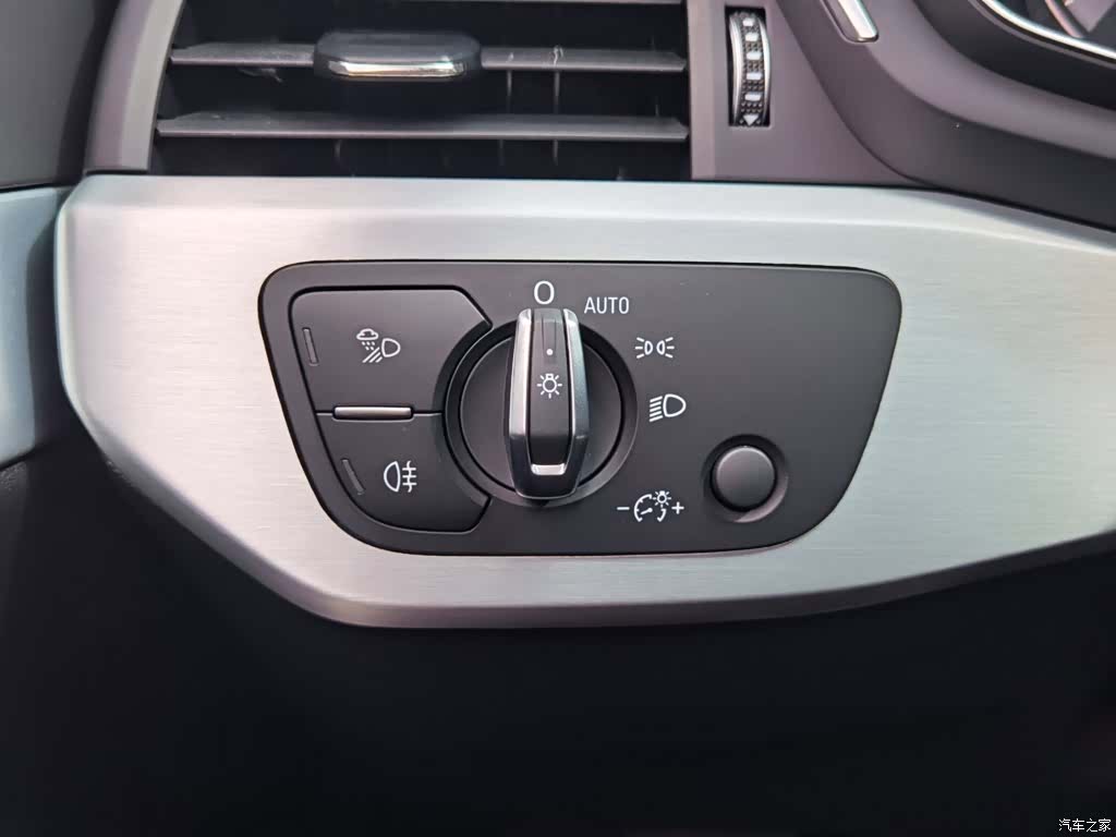 Audi A4L, 2023 14
