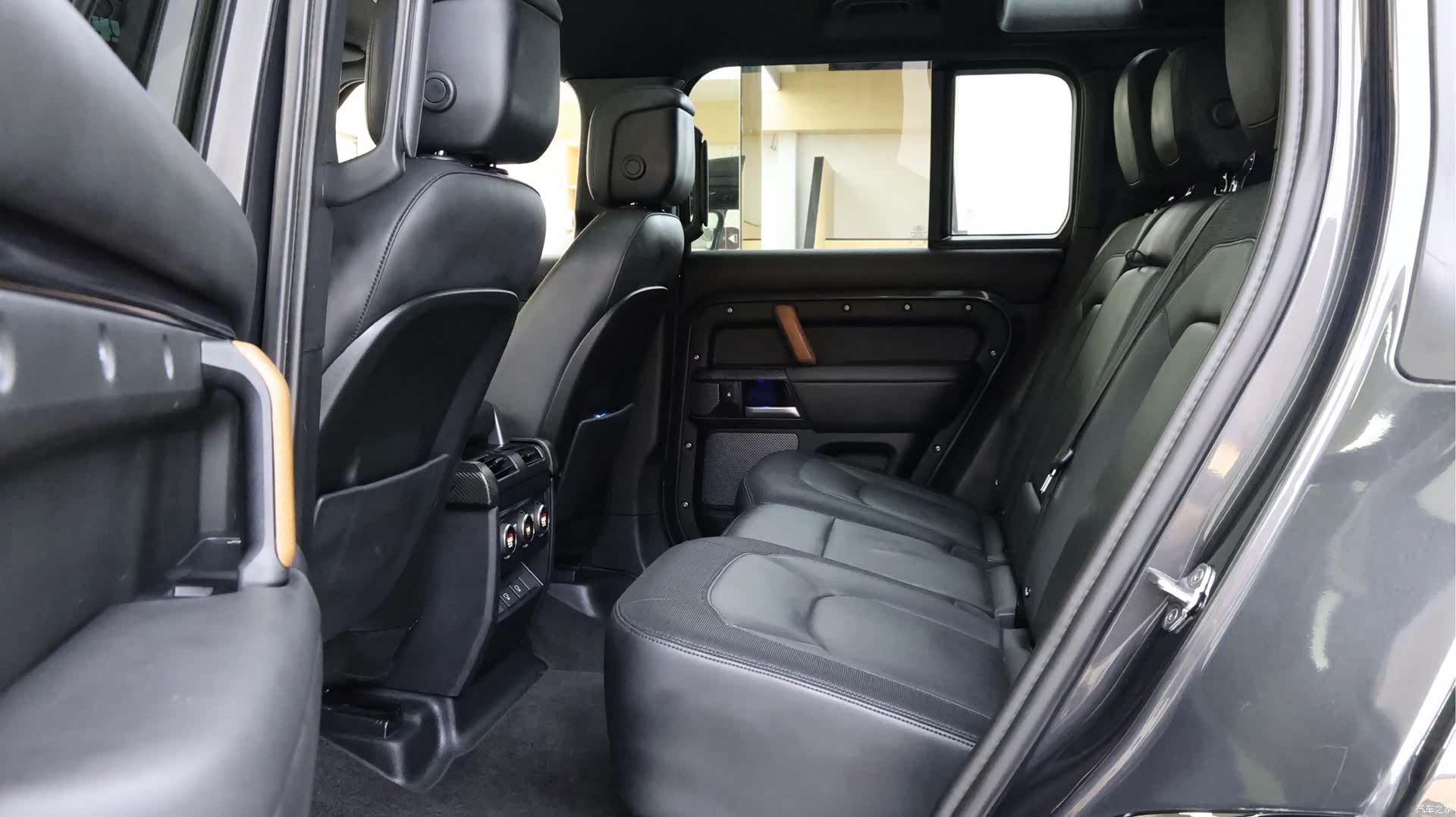 Land Rover Defender, 2022 16