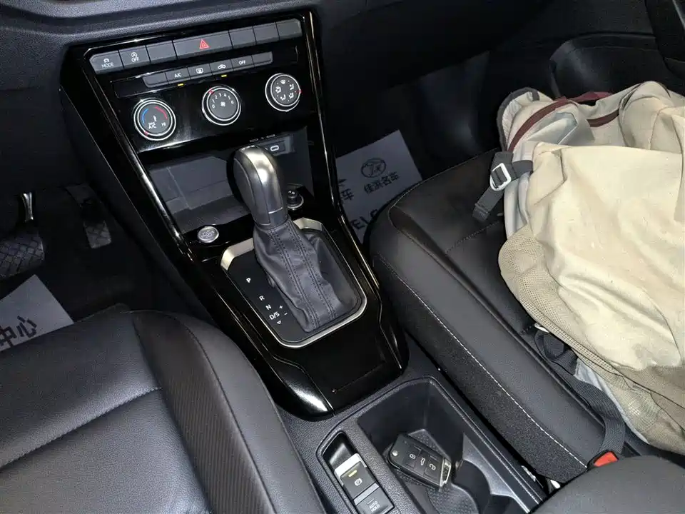 Volkswagen T-ROC exploring Songs