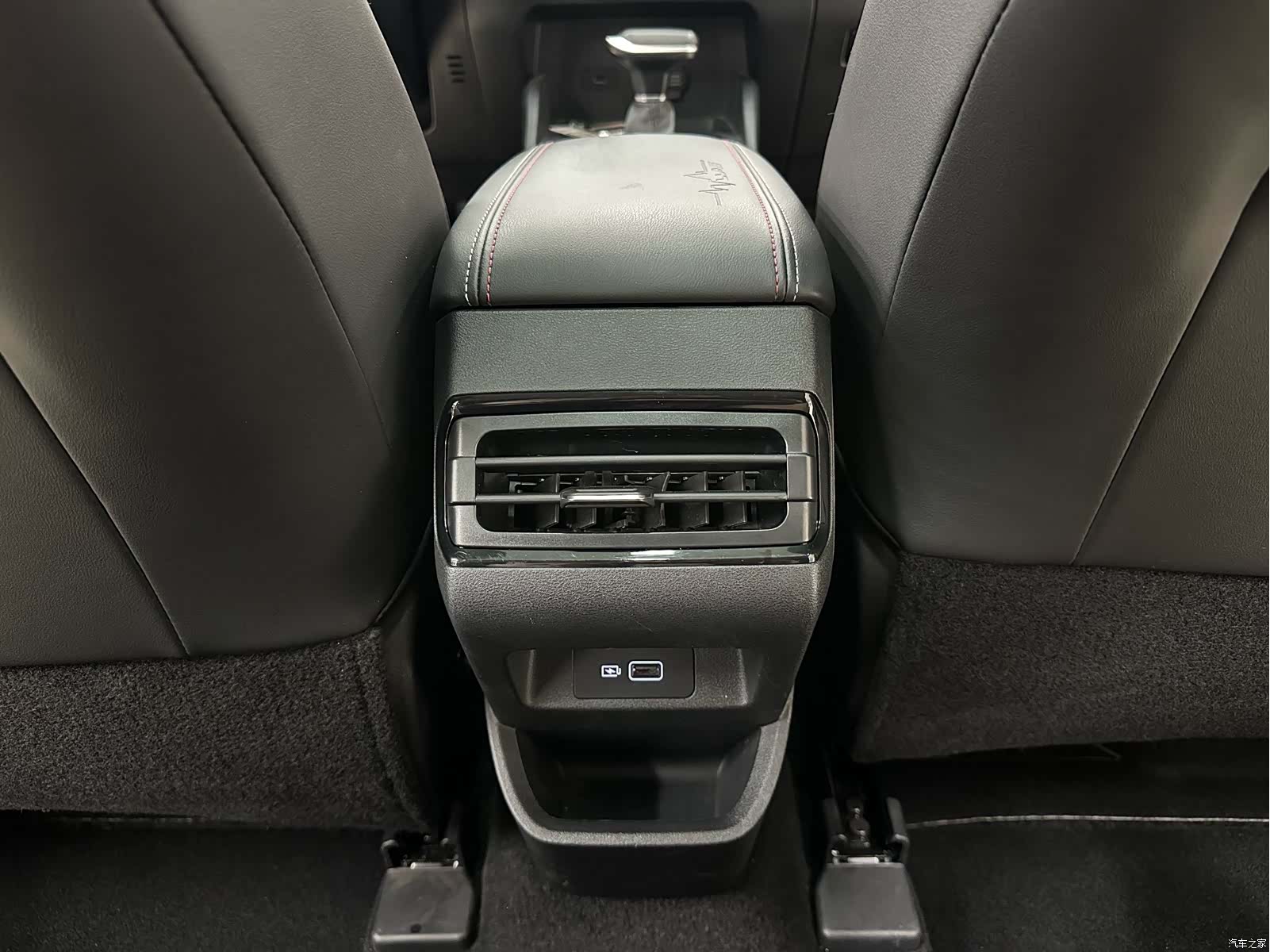 Geely Emgrand, 2022 14