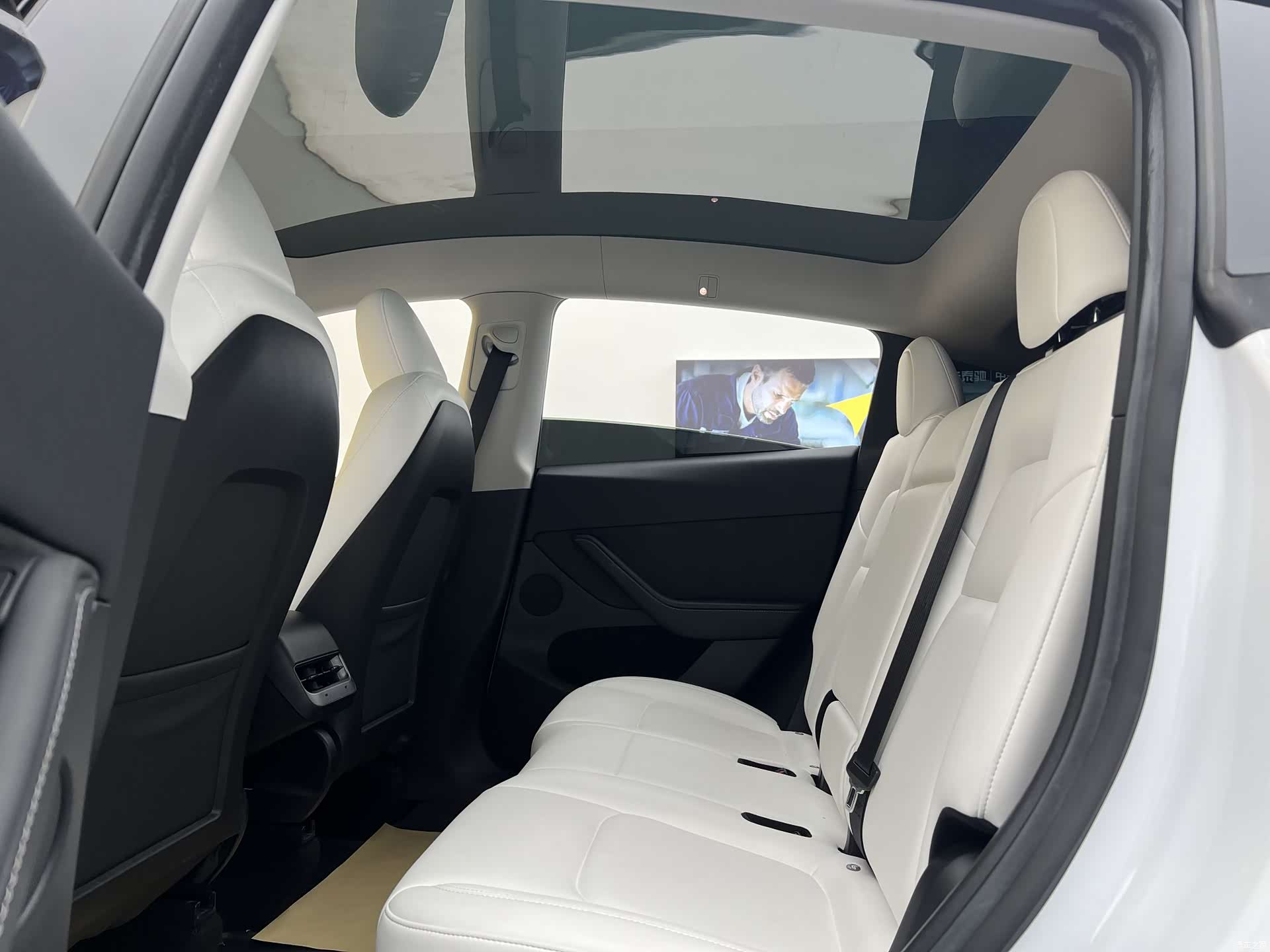 Tesla Model Y, 2023 все фото