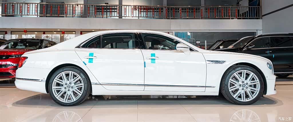 Bentley Flying Spur, 2024 4