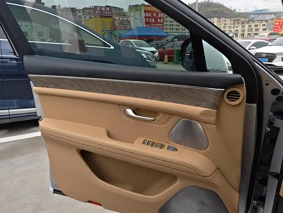 AITO Ask the world M5