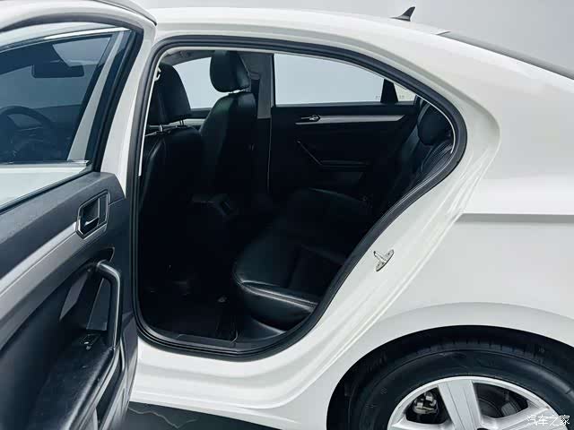 Volkswagen Lamando, 2016 8