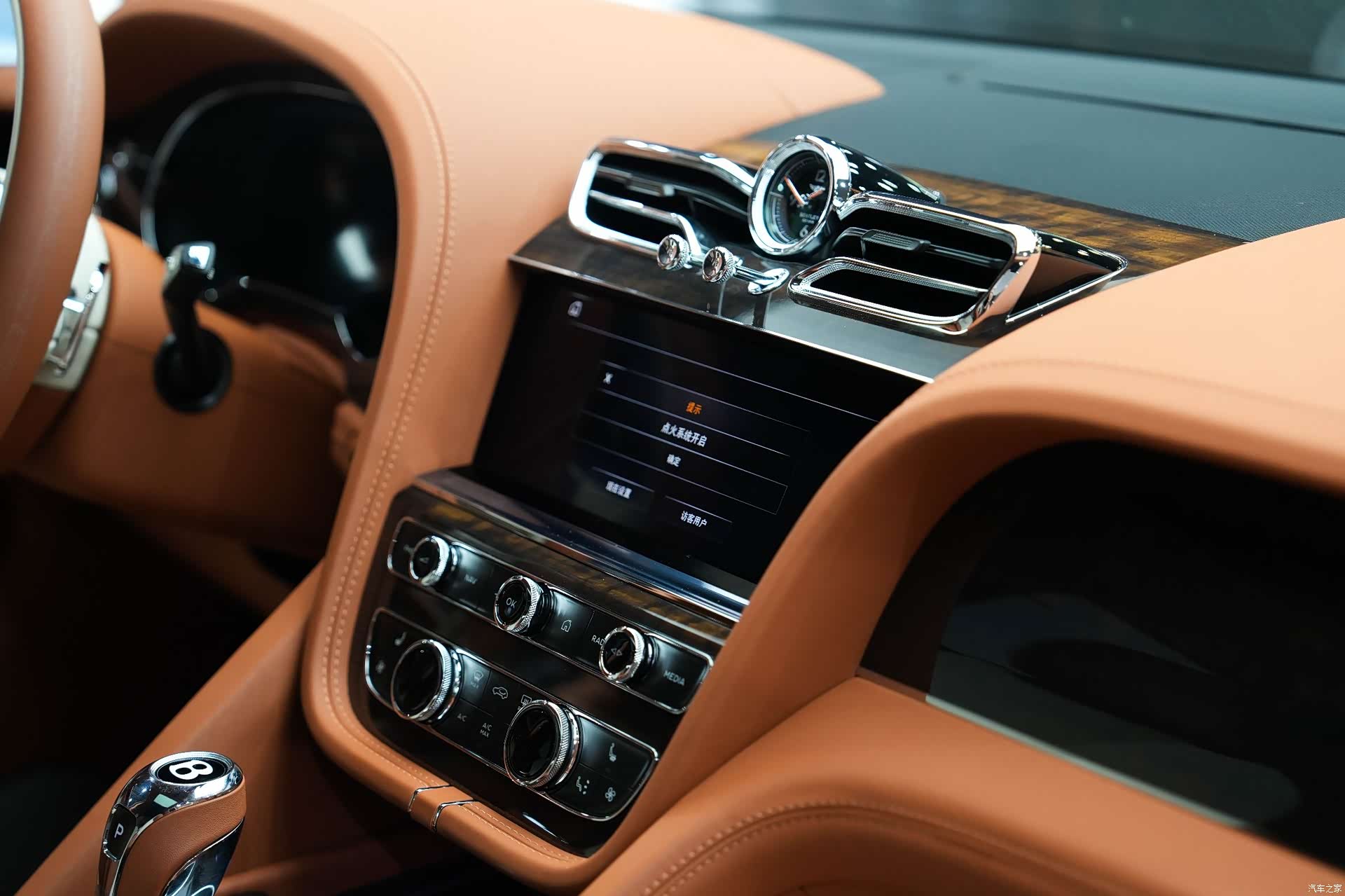 Bentley Bentayga, 2024 41