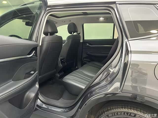Roewe RX5, 2022 6