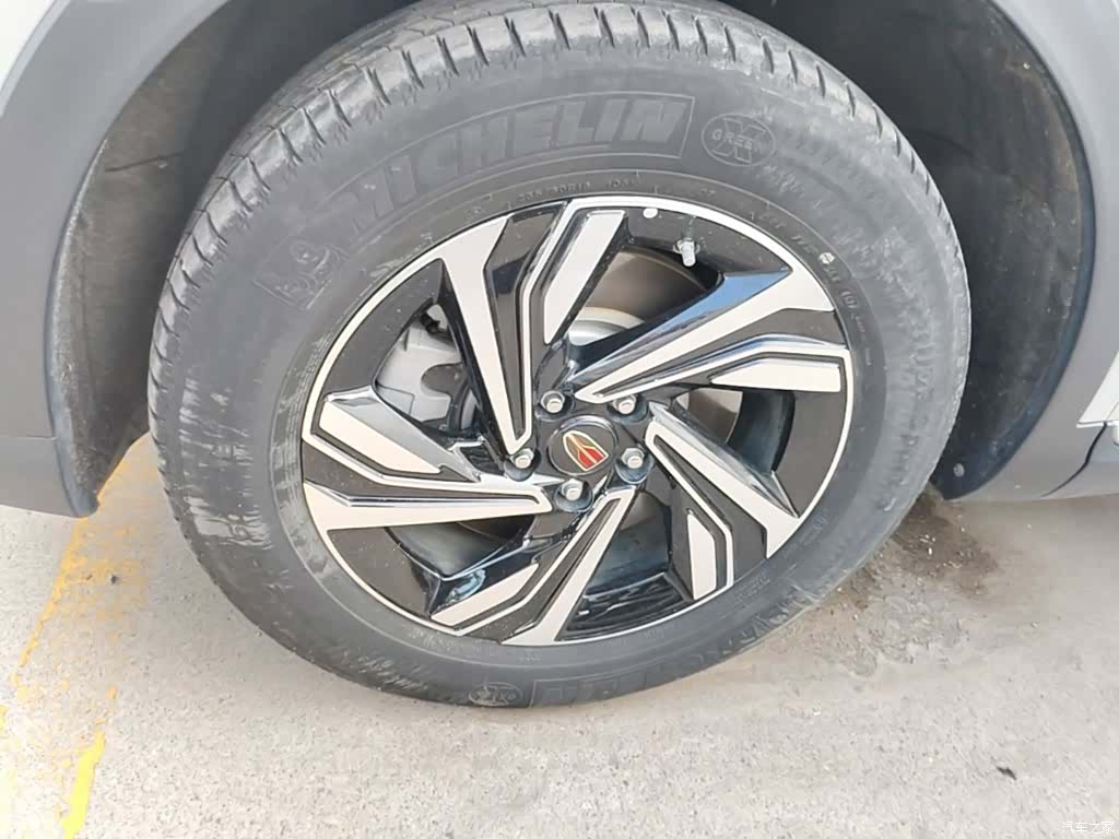 Hongqi HS5, 2023 23