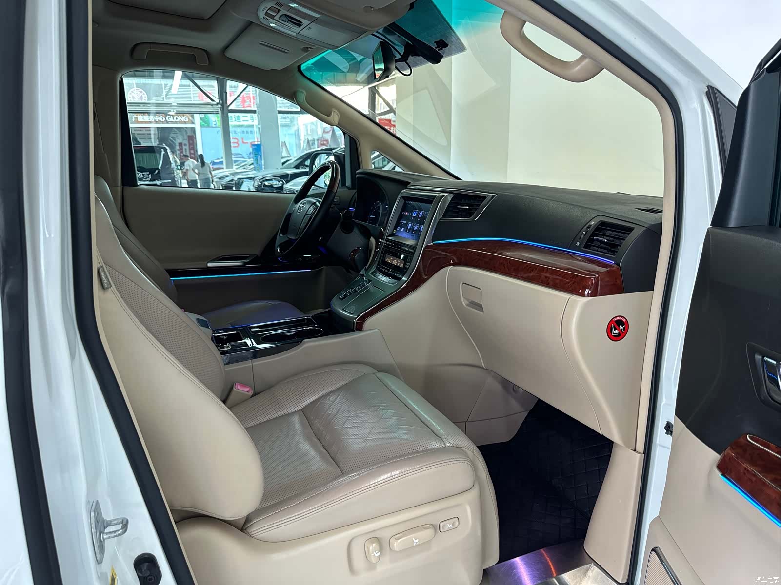 Toyota Alphard, 2012 12