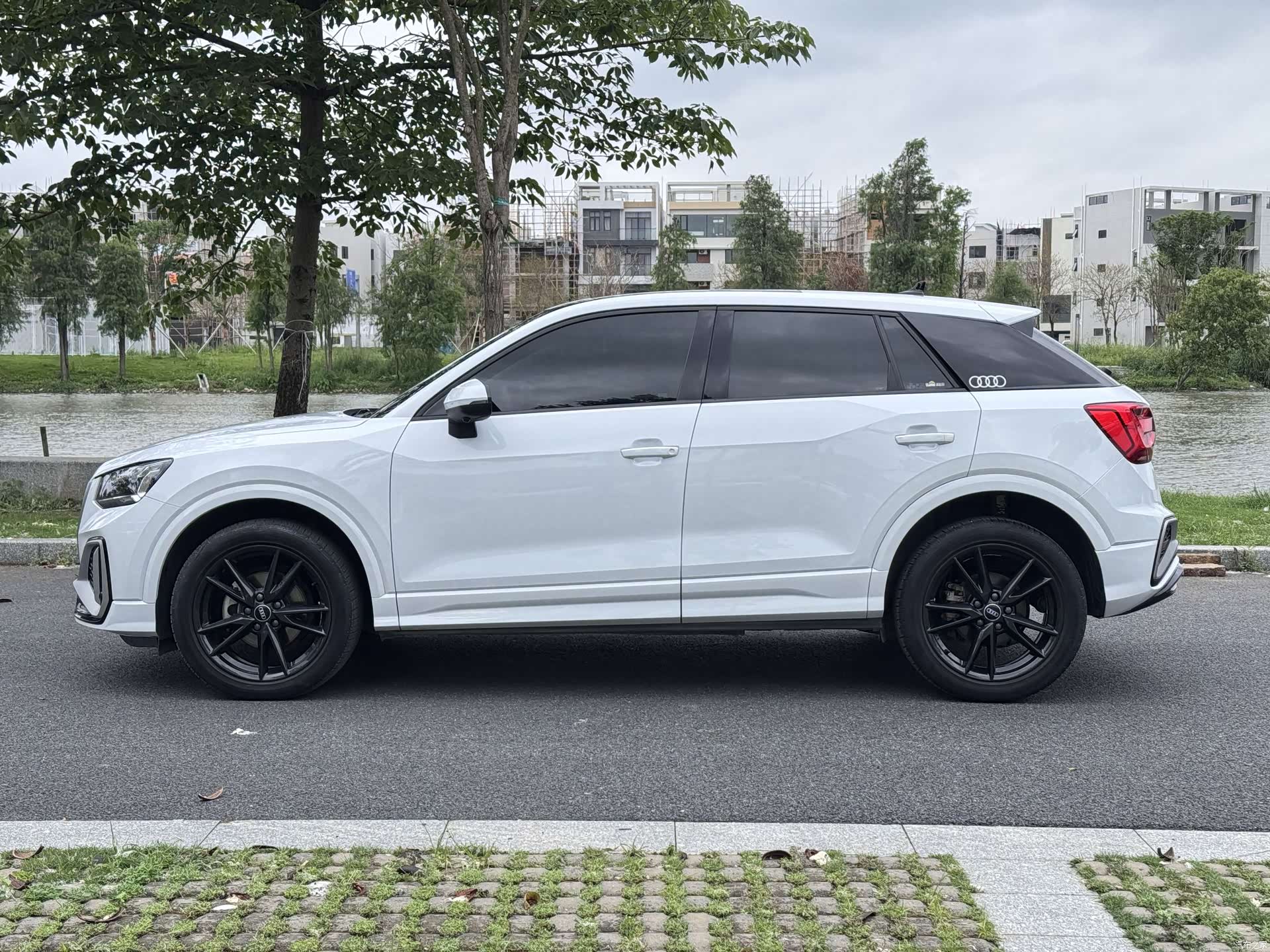 Audi Q2L, 2023 3