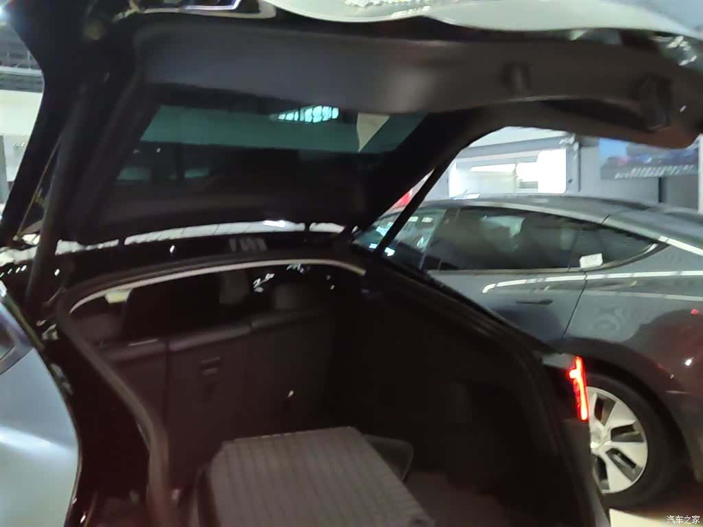Tesla Model Y, 2022 19