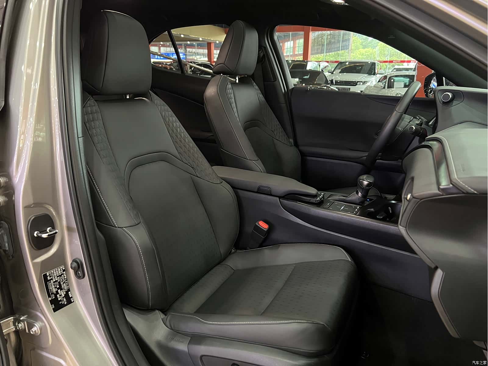 Lexus UX, 2021 15