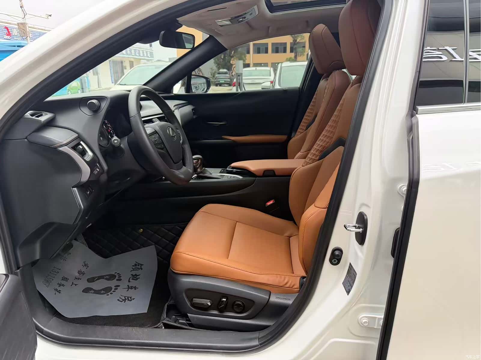 Lexus UX, 2021 4