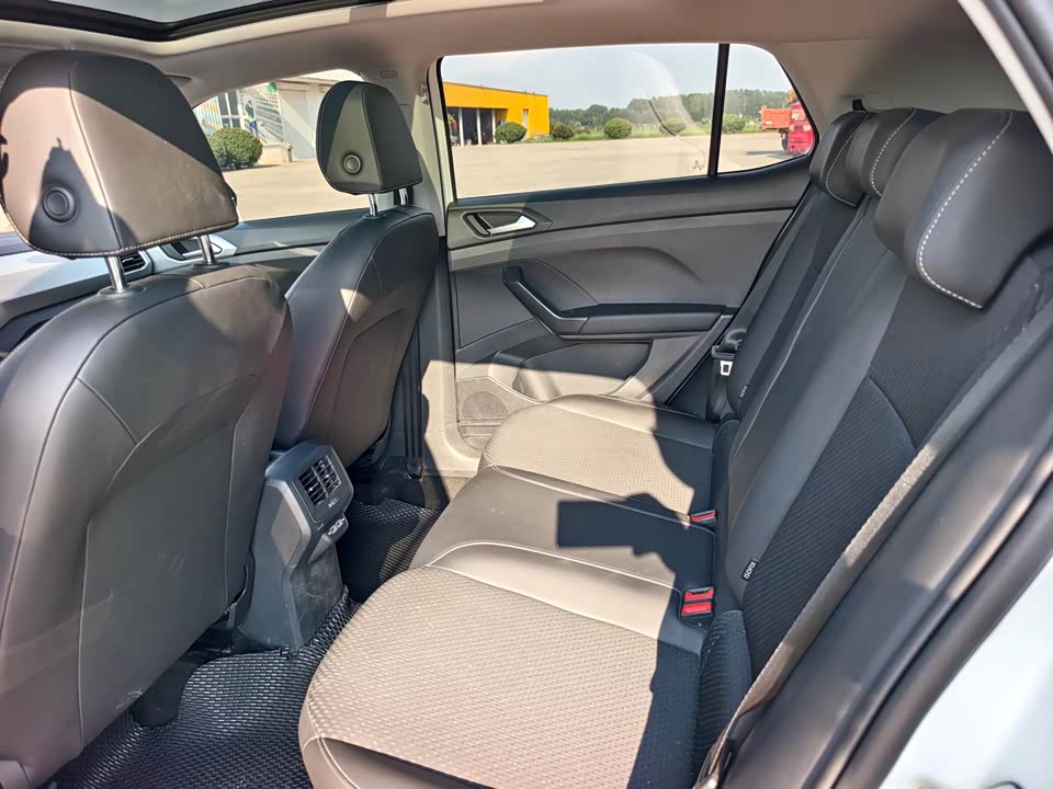 Volkswagen Exploring the shadow