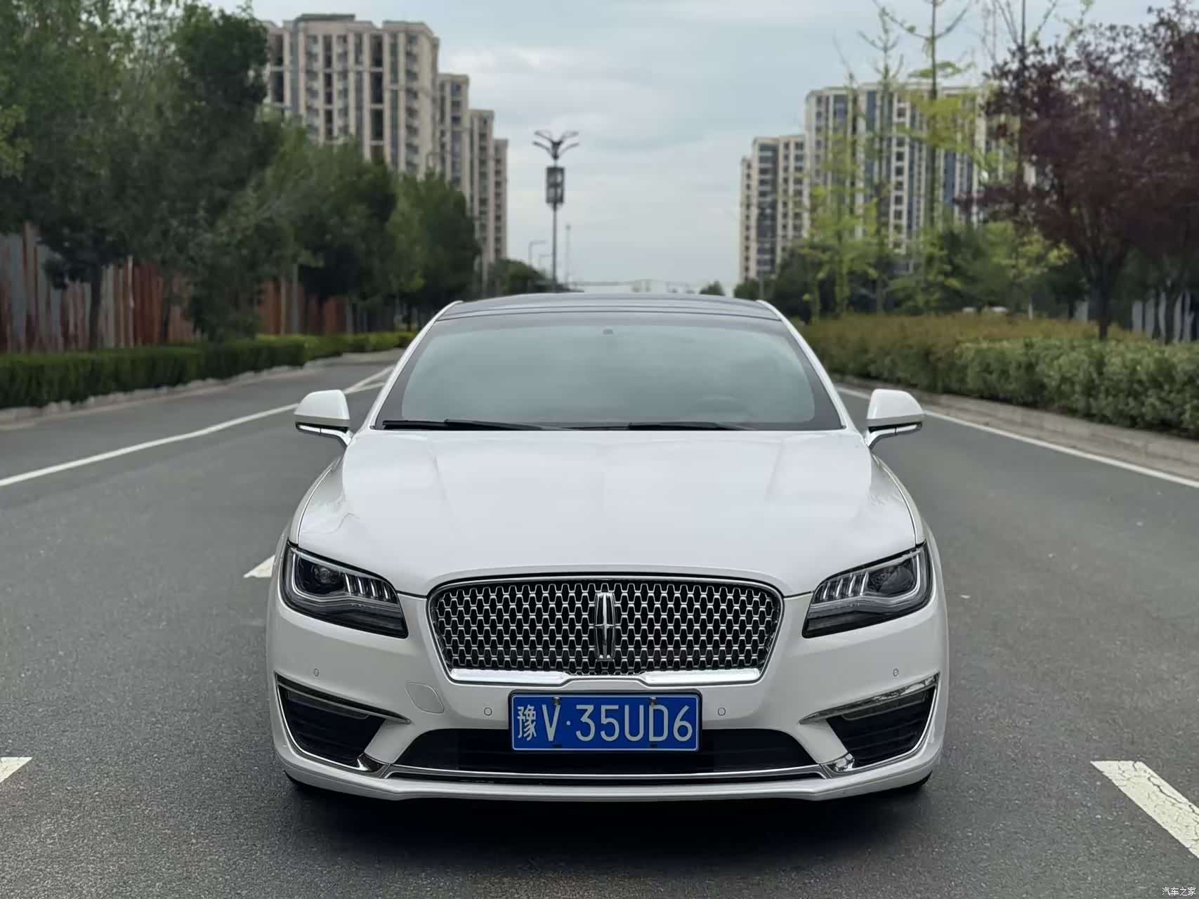 Lincoln MKZ, 2018 2