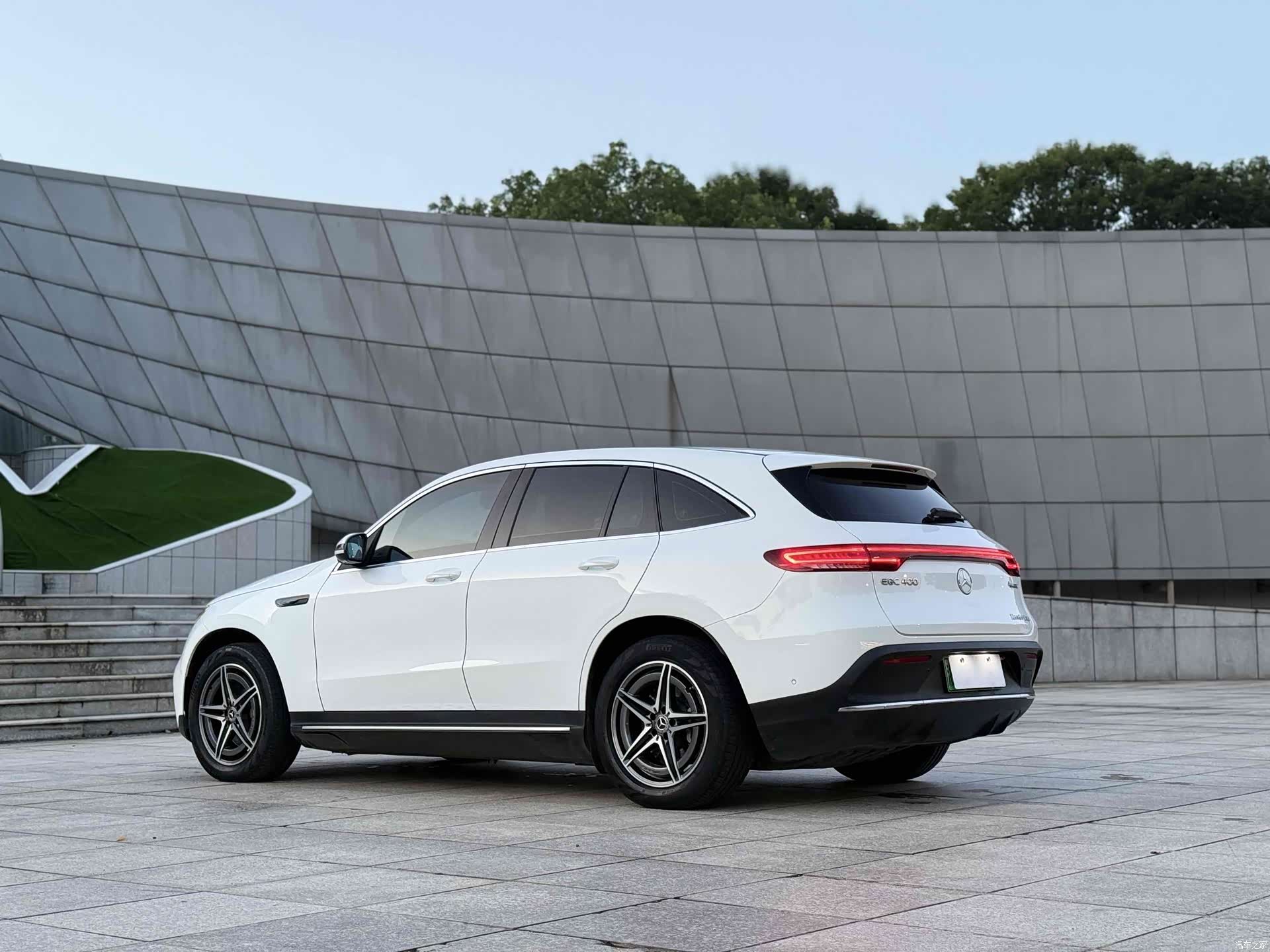 Mercedes-Benz EQC, 2021 4