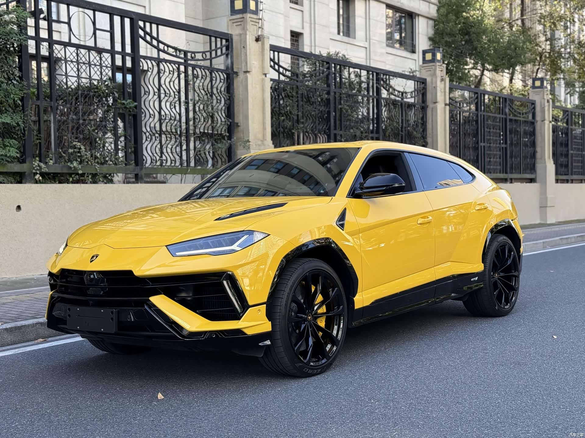 Lamborghini Urus, 2022 1