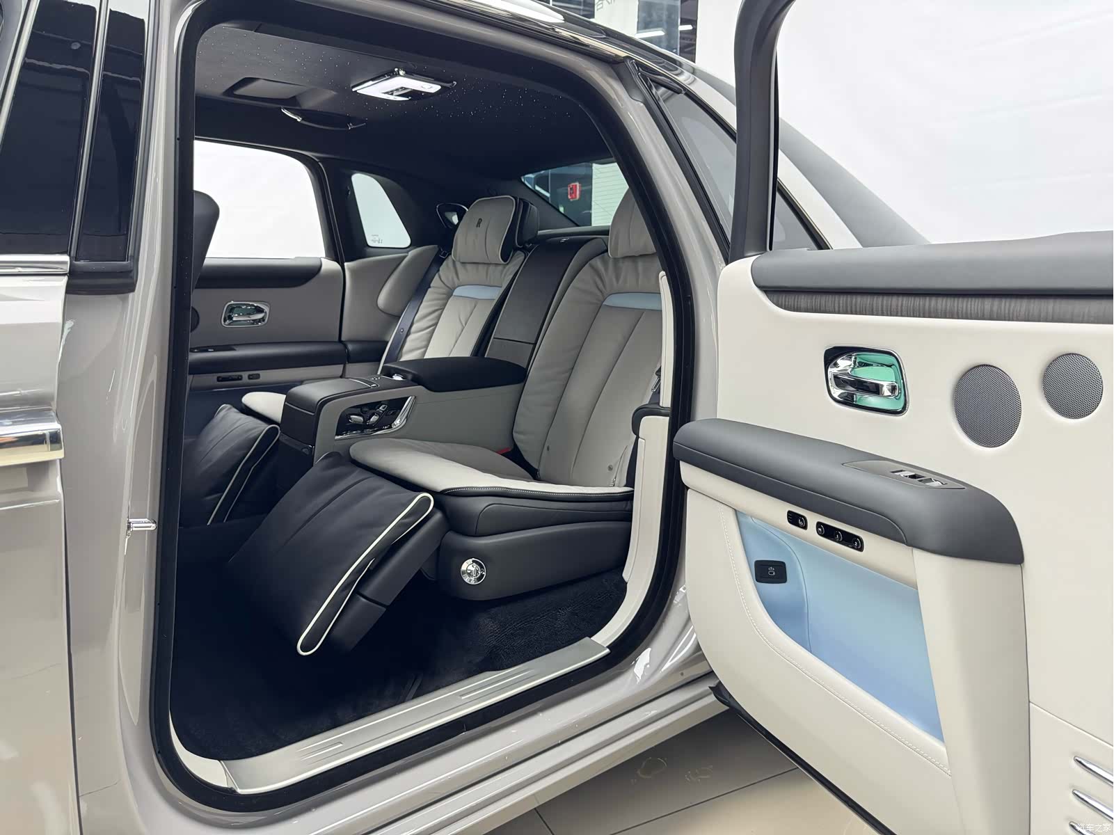 Rolls-Royce Ghost, 2023 16