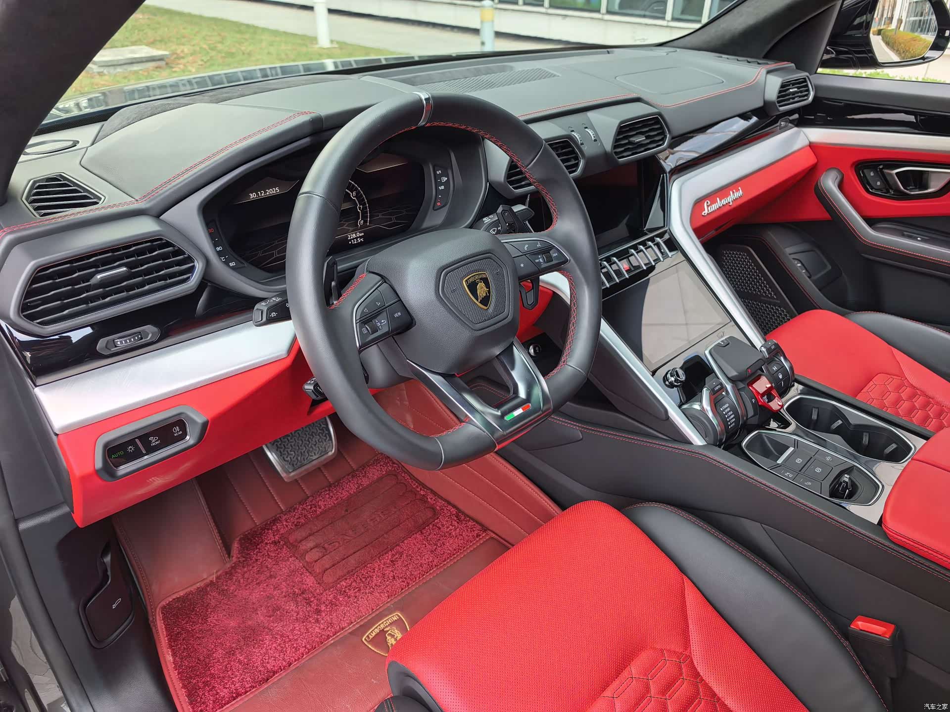 Lamborghini Urus, 2023 7