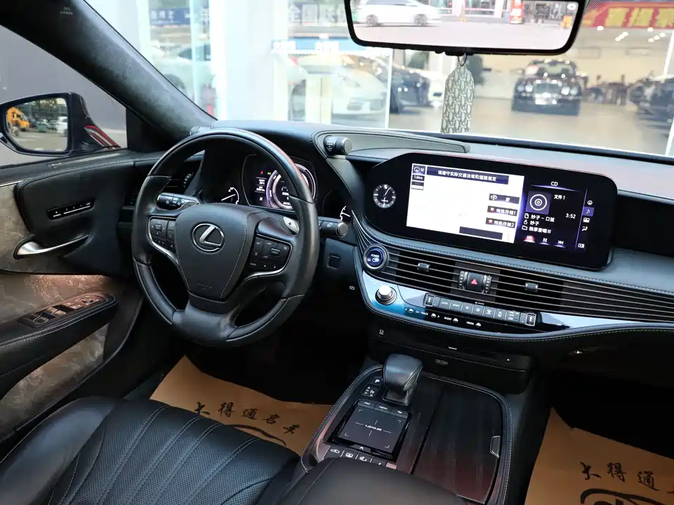 Lexus LS