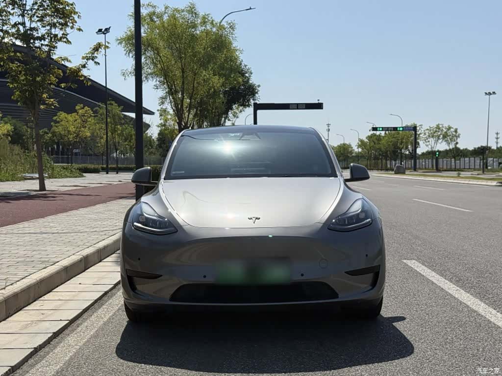 Tesla Model Y, 2023 3