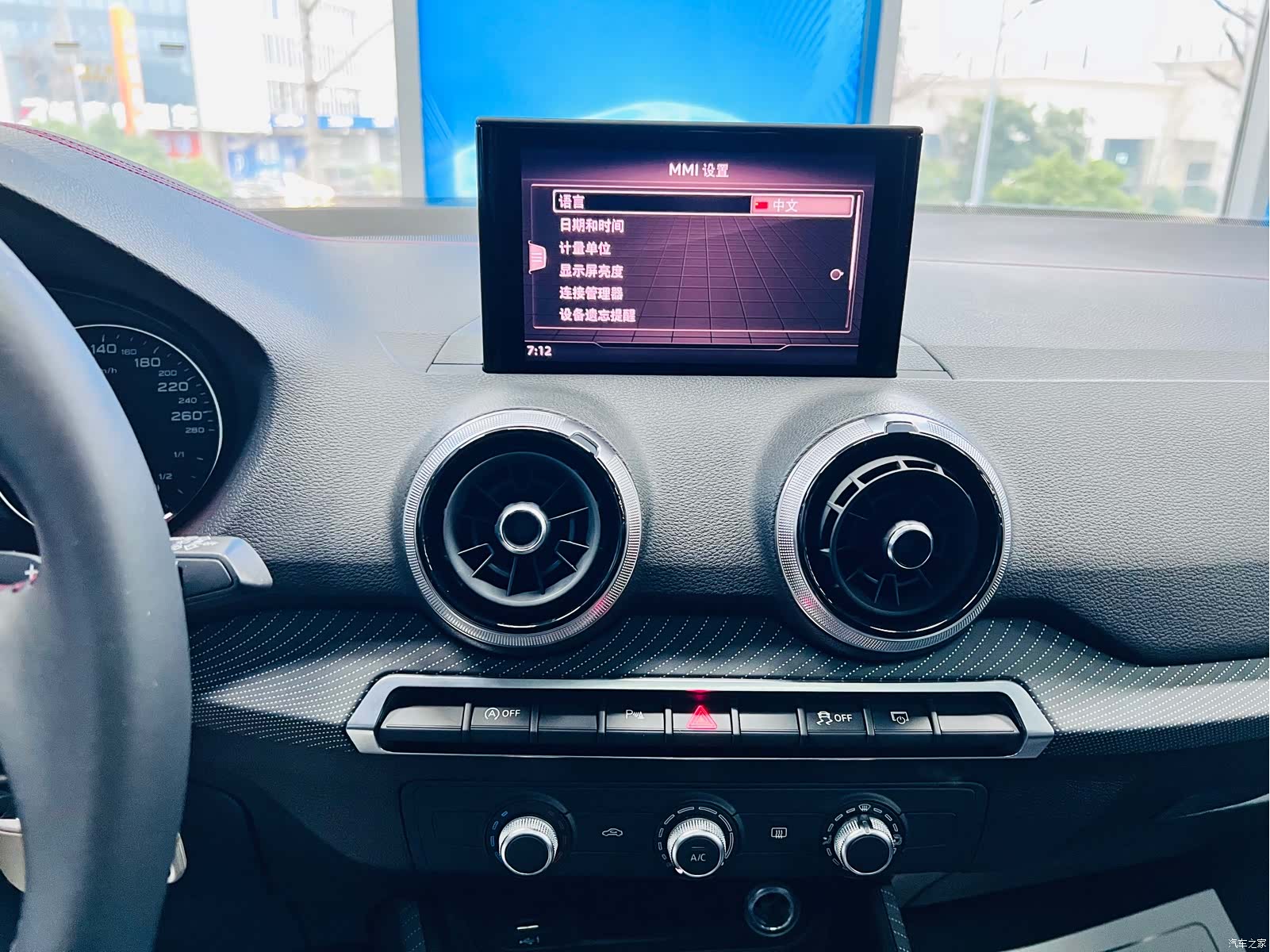 Audi Q2L, 2022 11