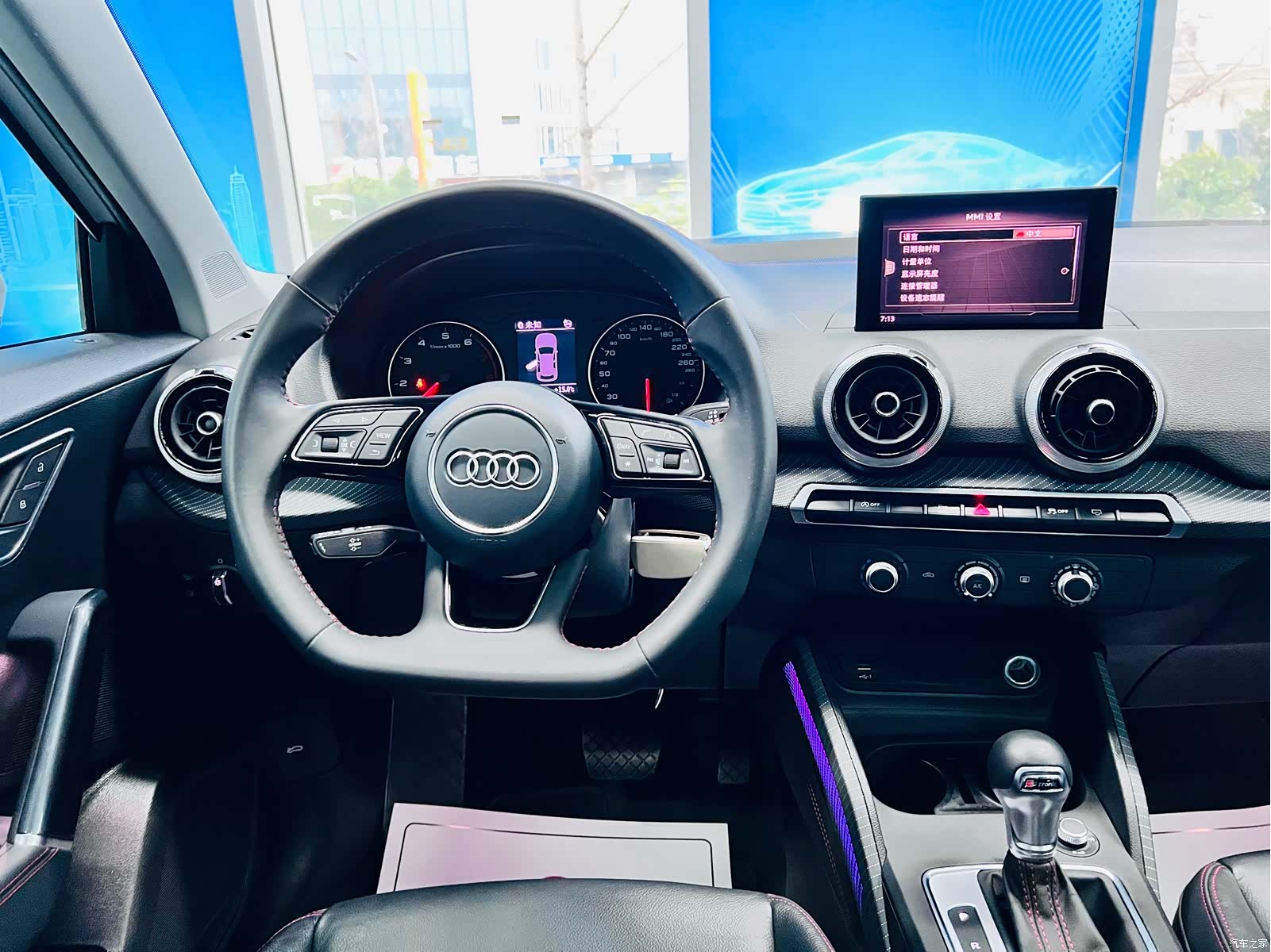 Audi Q2L, 2022 13