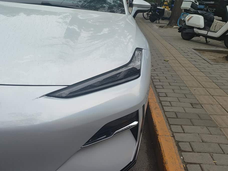 Geely Galaxy Galaxy E8