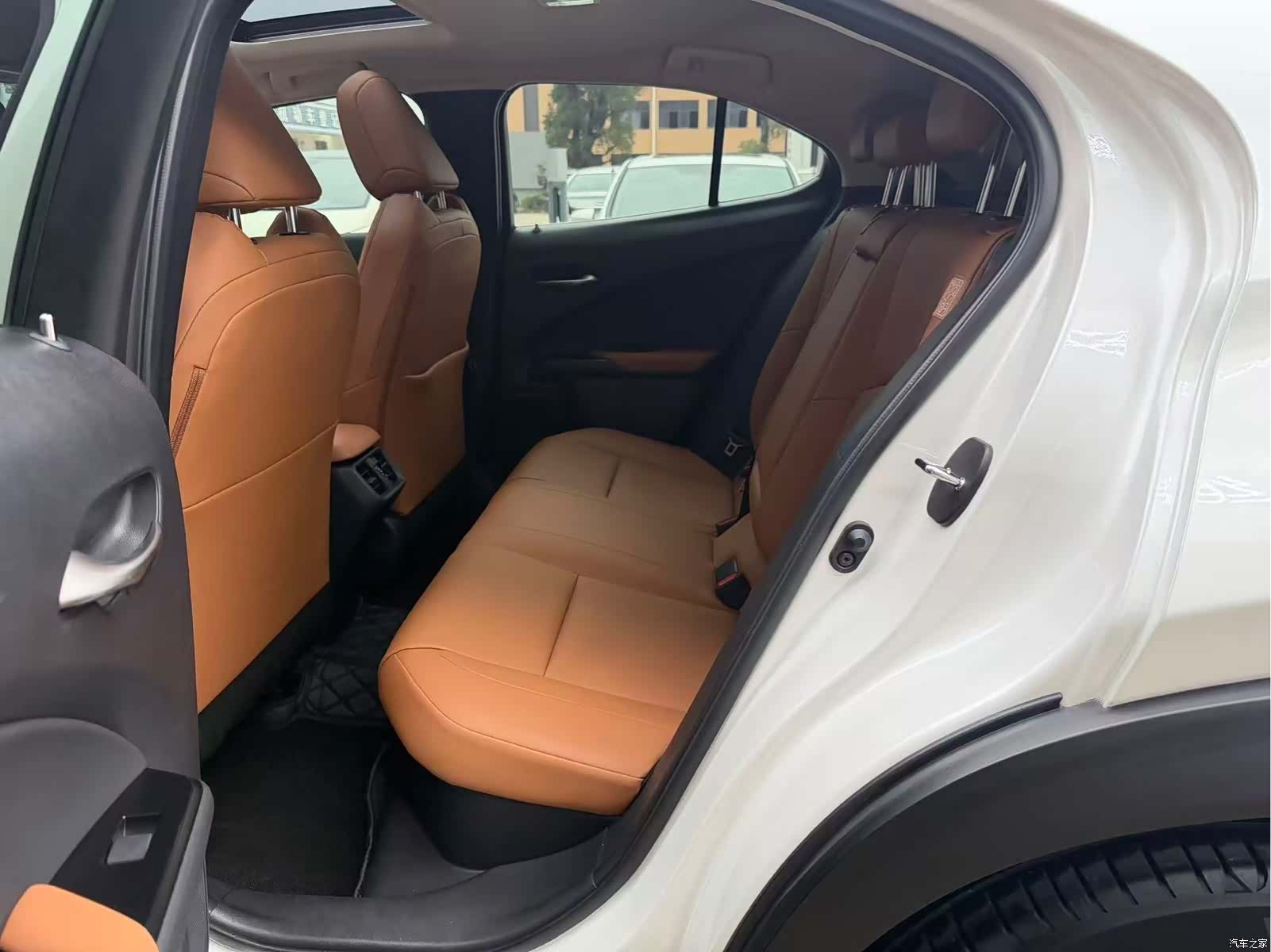 Lexus UX, 2021 все фото