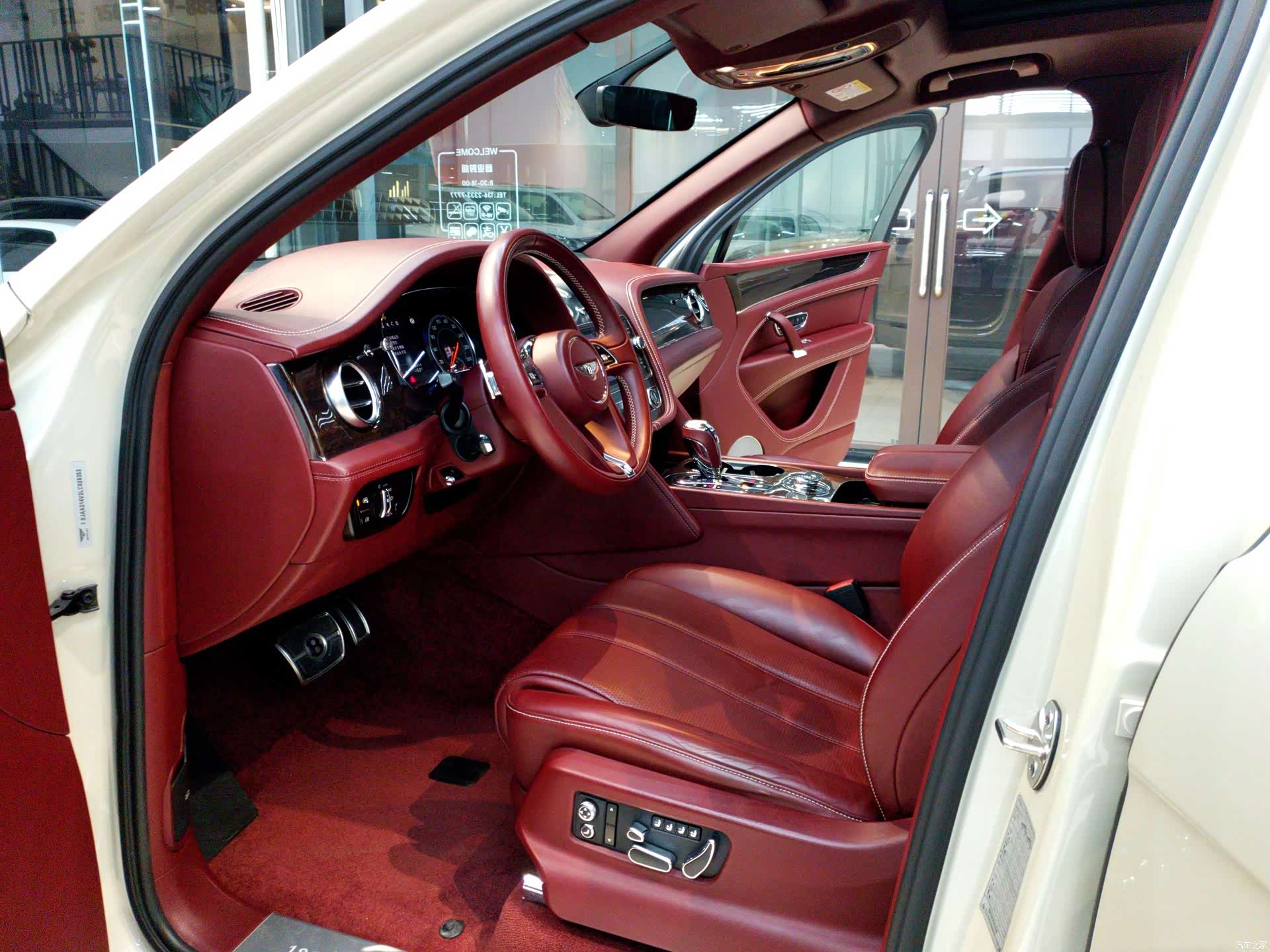 Bentley Bentayga, 2019 10